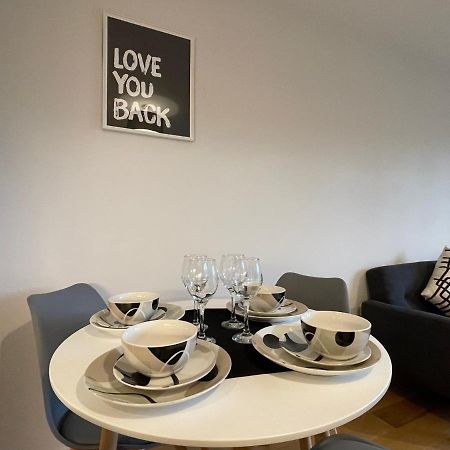 Stunning 2-Bed Apartment In Bristol With Parking エクステリア 写真